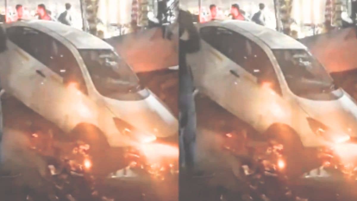 ना चेतावनी का बोर्ड, ना ही कोई बैरिकेडिंग...अब नोएडा के खुले नाले में गिरी कार, प्रशासन की लापरवाही फिर आई सामने