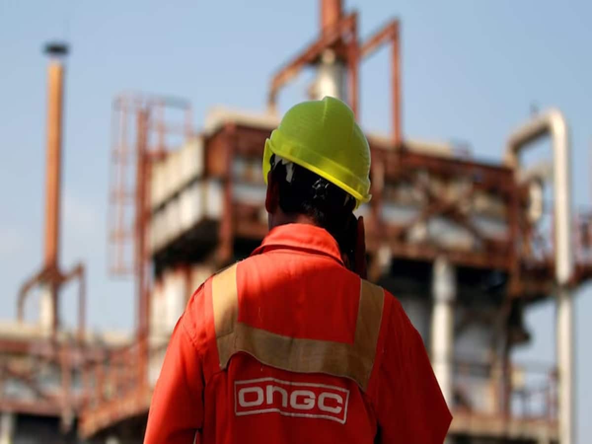 क्रूड हुआ महंगा: ONGC और Oil India के शेयरों में 7% की तेजी, लेकिन HPCL-BPCL में 4% तक गिरावट