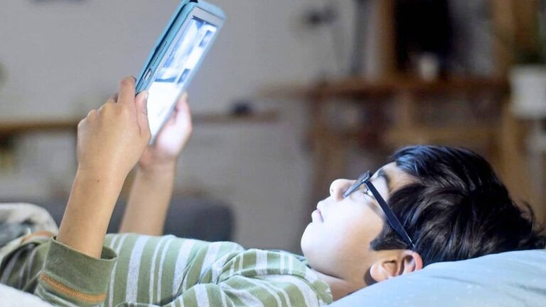 Parent Tips: सावधान! फोन में ये 5 चीजें दिखे तो बच्चा गेम की लत में फंस चुका है... Korean Lover Game ऐसे करते हैं दिमाग पर कब्जा