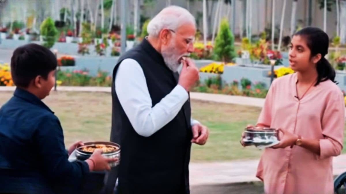 Pariksha Pe Charcha: छत्तीसगढ़ का जायका PM मोदी तक! ठेठरी-खुरमी का टिफिन लेकर पहुंचे बच्चे; तो खुशकर होकर पूछ ली रेसिपी