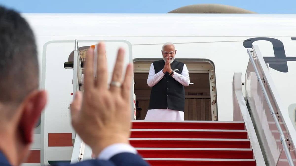 PM Modi Malaysia Visit: दो दिन का मलेशिया दौरा खत्म, दिल्ली के लिए रवाना हुए PM मोदी; जानिए इस यात्रा से भारत को क्या-क्या मिला?