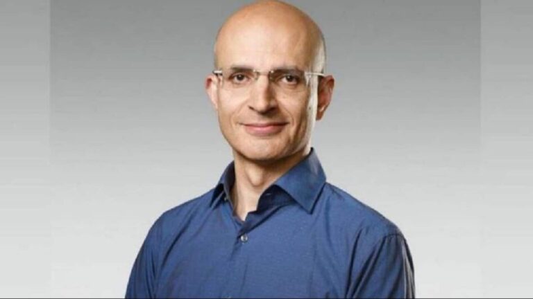 कौन हैं सबिह खान? क्या वे टिम कुक के बाद होंगे Apple के अगले CEO?