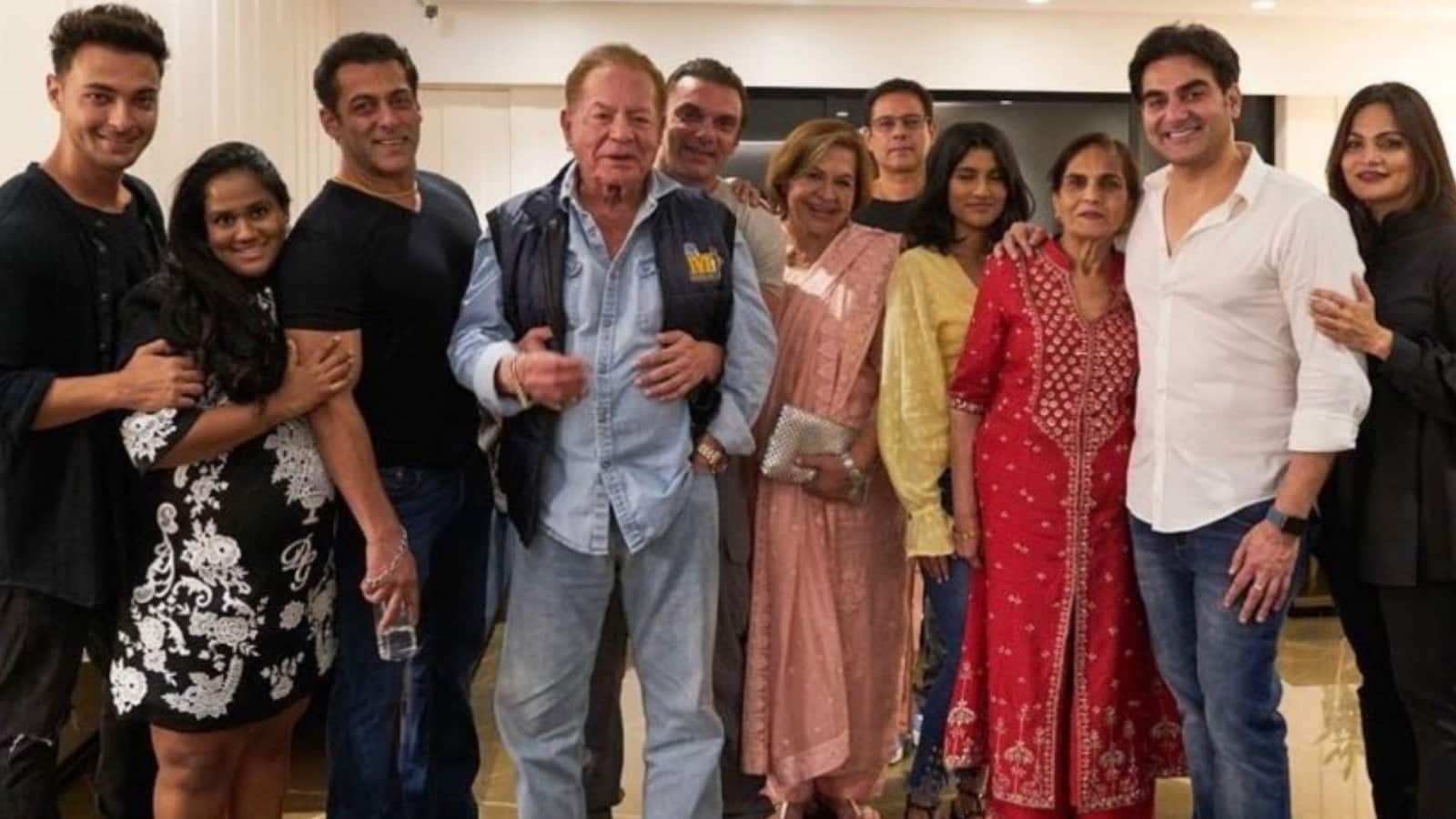 Cinema Ka Flashback: जब सलमा और सलमान खान की लाइफ में हेलन की हुई थी एंट्री, ऐसा था भाईजान का रिएक्शन