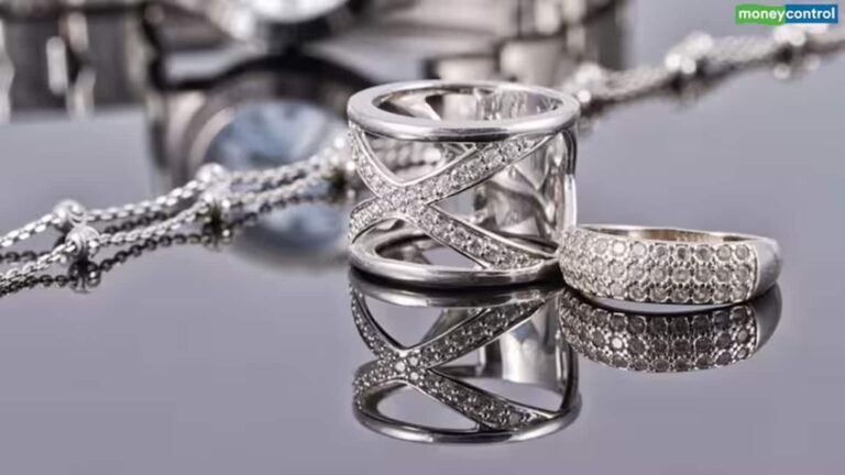 Silver ETF: MCX पर हाहाकार, फीकी पड़ी चांदी की चमक, 15% टूटा सिल्वर ईटीएफ