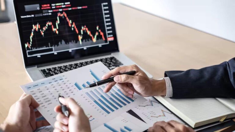 Q3 Results: निफ्टी कंपनियों के मुनाफे में 3 साल बाद गिरावट, 8.1% घटा नेट प्रॉफिट; जानिए क्या है वजह