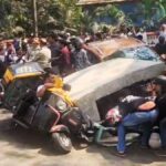BREAKING: ऑटो रिक्शा पर धड़ाम से गिरा मुंबई मेट्रो का पिलर, कार भी चपेट में आई; कई लोग दबे, VIDEO