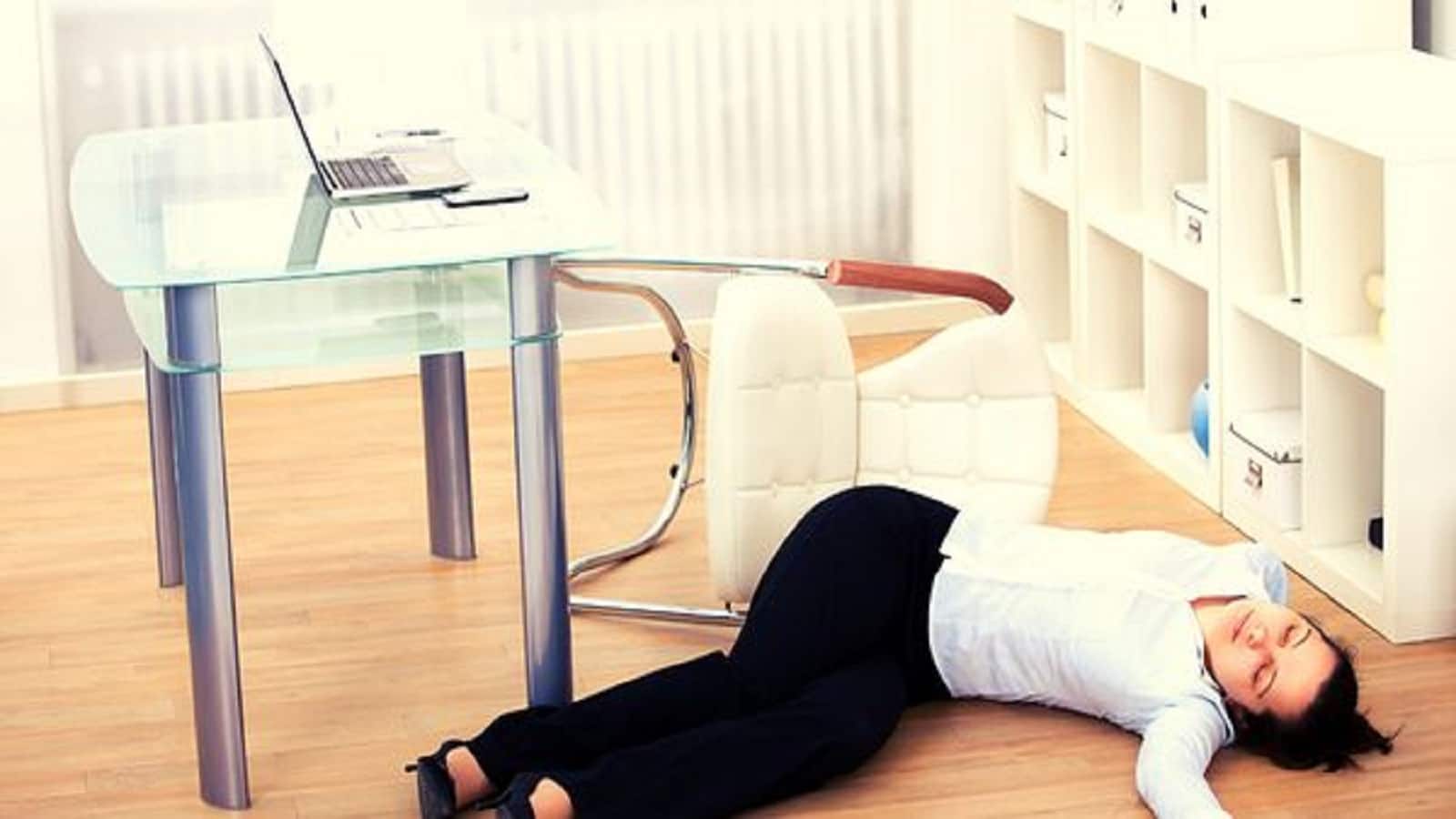 UP Board Exam 2026: इंटर की परीक्षा देने आए छात्र को पड़ा दिल का दौरा, परीक्षा देने से पहले ही हुई मौत