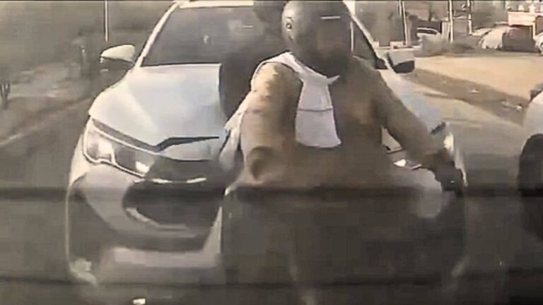 ऐसा हादसा नहीं देखा! बरेली में इनोवा गाड़ी ने बाइक को पीछे से मारी टक्कर, अगली कार में घुसी, घटना कैमरे में कैद