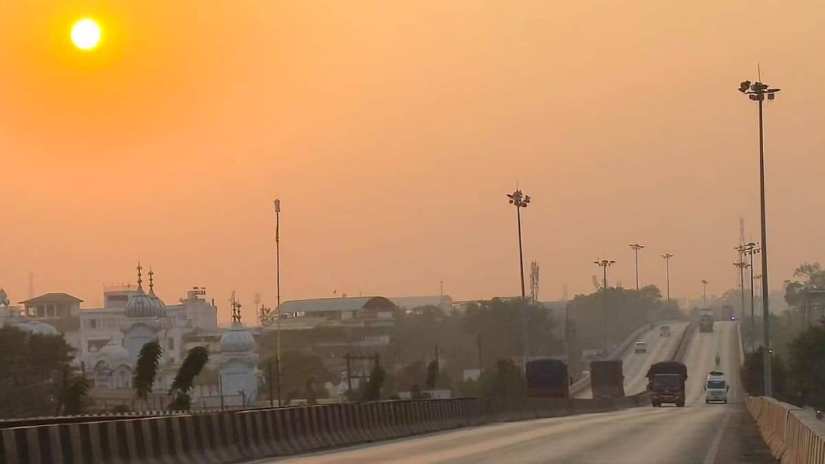 Weather Update: दिल्ली में धूप के साथ ठंडी हवाएं, कश्मीर और उत्तराखंड में बर्फबारी का अलर्ट; जानें आपके शहर में कैसा रहेगा मौसम