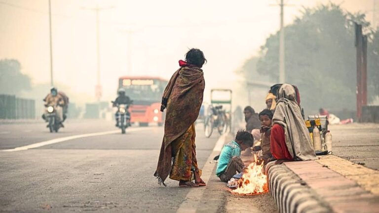 Weather: फिर मौसम लेगा यूटर्न, IMD ने कई राज्यों में जारी किया बारिश और बर्फबारी का अलर्ट; दिल्ली-UP में कैसे रहेंगे हालात?