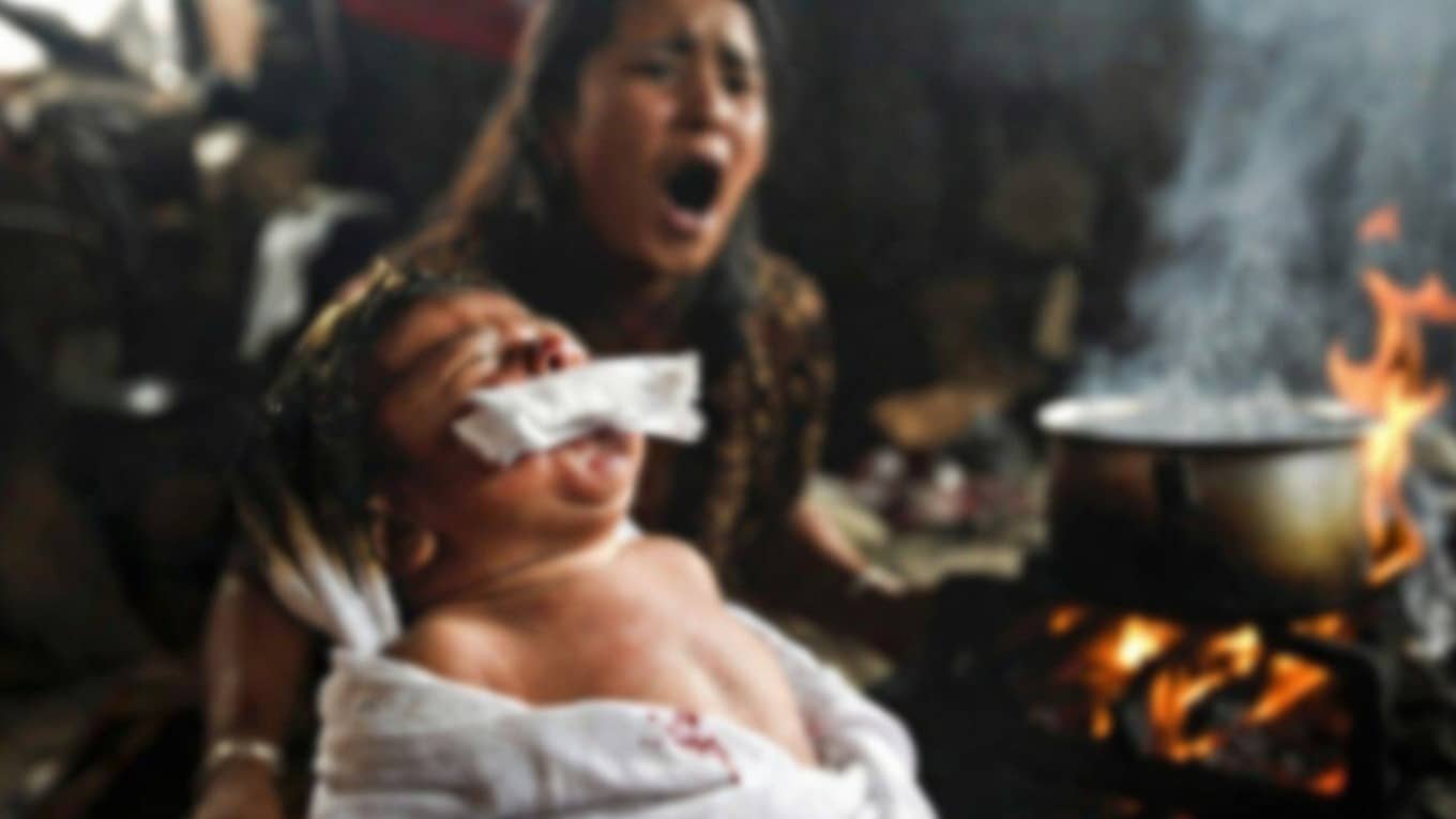 बच्चे के लगातार रोने से झल्लाई मां, मुंह में कपड़ा ठूसकर जलते चूल्हे में फेंका, 2 महीने के मासूम की मौत