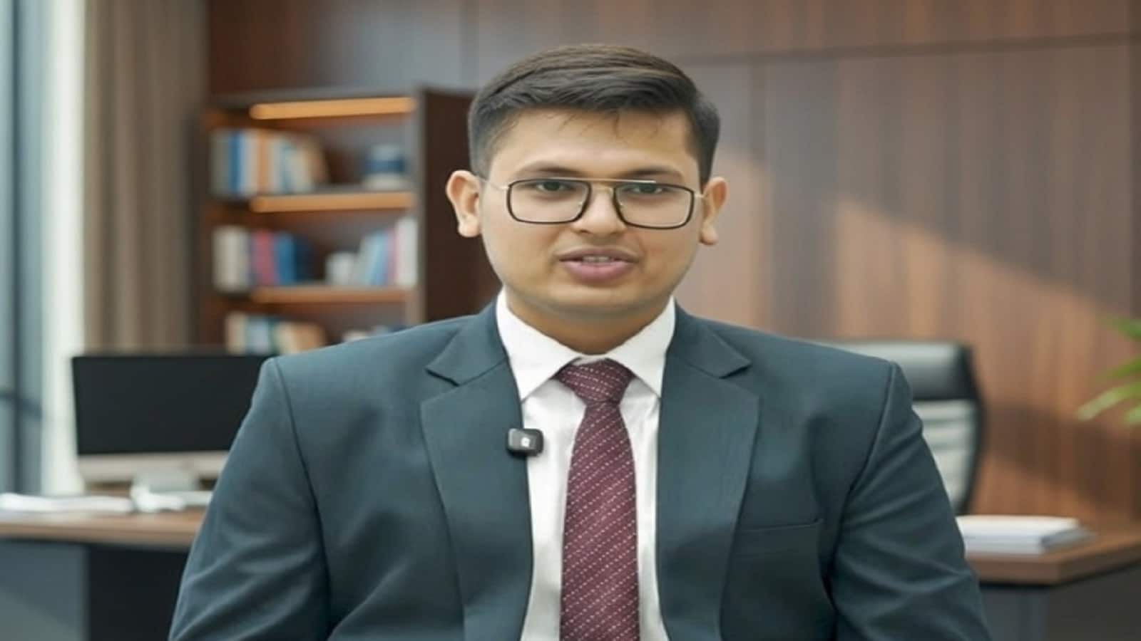 Anuj Agnihotri UPSC topper 2025: छोटे शहर के बड़े सपने देखने वाले अनुज अग्निहोत्री ने तीसरे प्रयास में रचा इतिहास, यूपीएससी सीएसई 2025 में किया टॉप