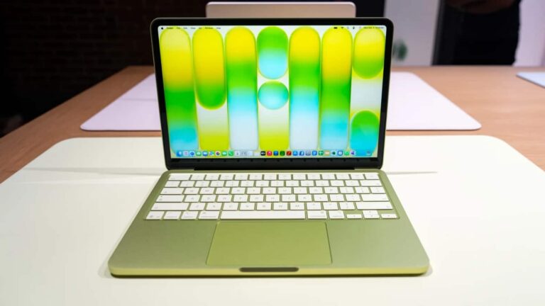 Apple MacBook Neo भारत में लॉन्च, A18 चिप और 16 घंटे बैटरी के साथ, जानें कीमत और स्पेसिफिकेशन