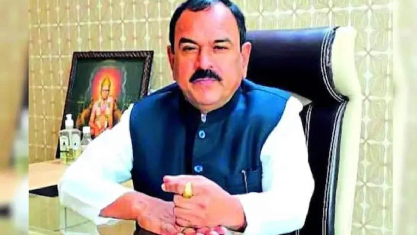 ‘नाग देवता का कहर’ कहकर ठगे करोड़ों, मर्सिडीज और विदेश यात्राएं- बाबा का काला सच आया सामने!