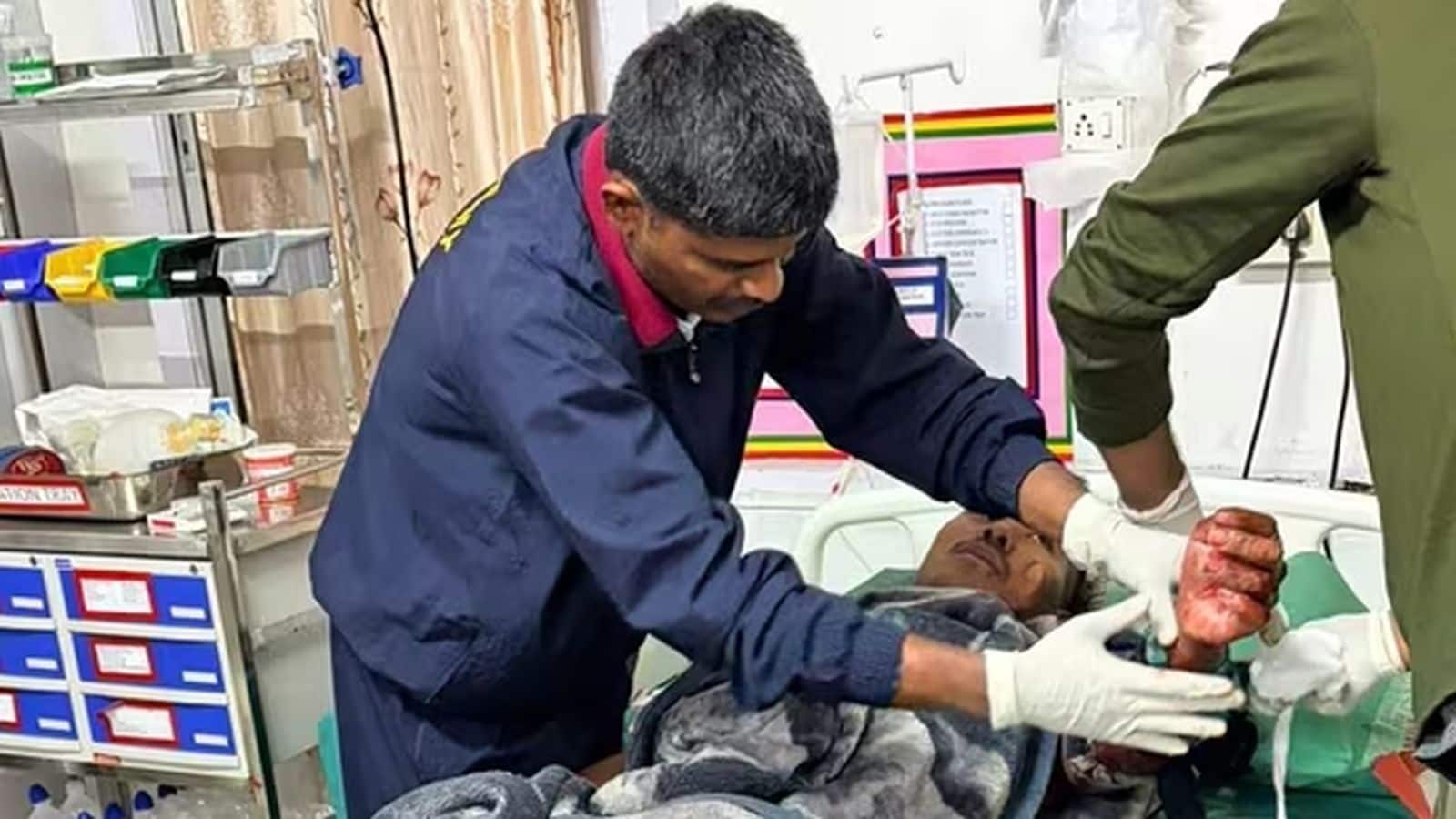 Assam Police: असम में चुनाव से पहले संदिग्ध उग्रवादियों ने पुलिस कमांडो कैंप पर किया हमला, 4 जवान घायल