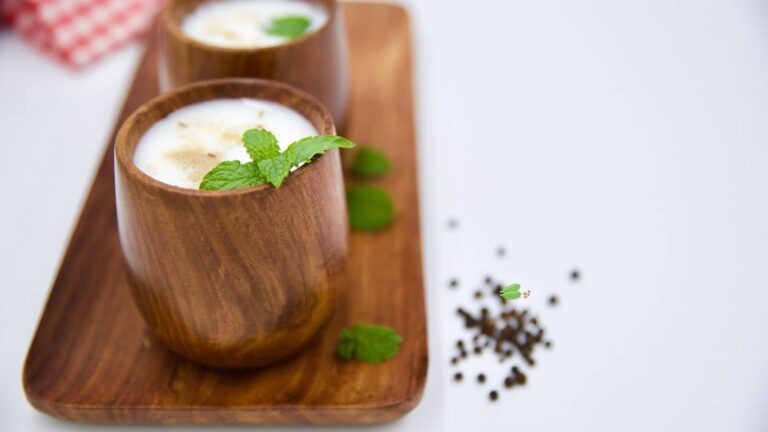 तेज गर्मी में राहत देता है घर का बना मट्ठा, जानें बनाने का आसान तरीका