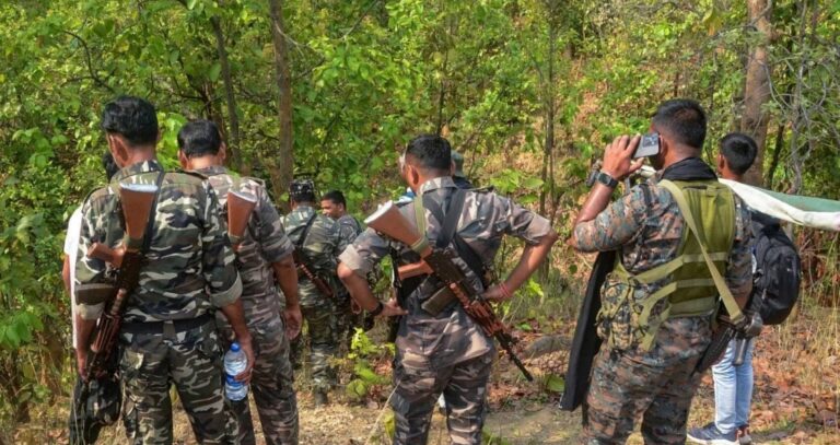 Chhattisgarh Naxal Encounter: छत्तीसगढ़ में सुरक्षाबलों की बड़ी कामयाबी, 5 लाख का इनामी नक्सली मुठभेड़ में ढेर