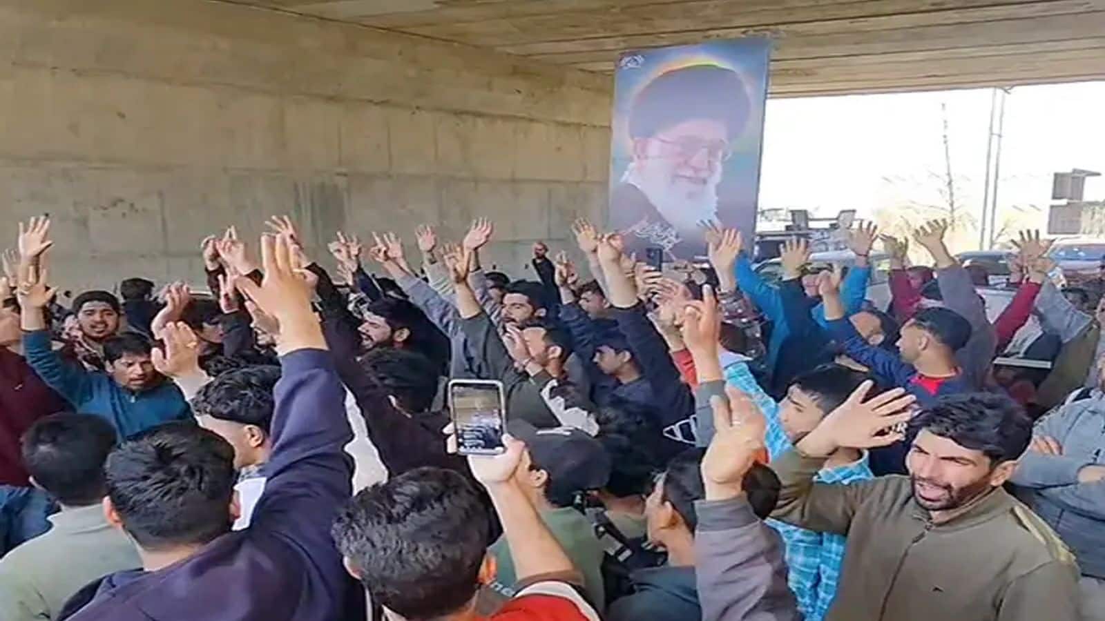 Khamenei Killing: लखनऊ से लेकर कश्मीर और लद्दाख तक... खामेनेई की मौत के विरोध में भारत के कई हिस्सों में मुस्लिमों का प्रदर्शन