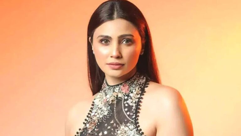 Daisy Shah: 'अकेले रहकर ज्यादा खुश हूं', सलमान की को-स्टार का खुलासा