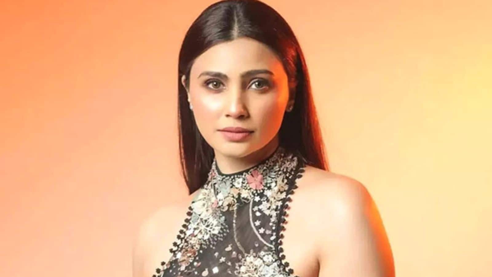 Daisy Shah: 'अकेले रहकर ज्यादा खुश हूं', सलमान की को-स्टार का खुलासा