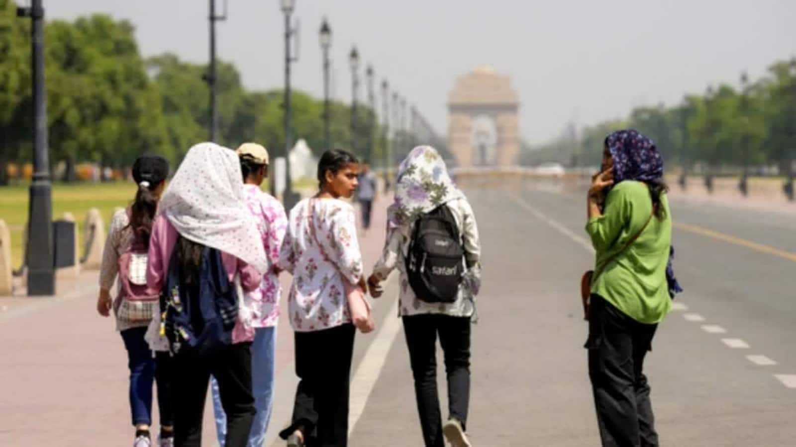 Delhi Weather Update: गर्मी ने तोड़ा 15 सालों का रिकॉर्ड, दिल्ली में बुधवार को सबसे गर्म दिन दर्ज, तापमान 36 डिग्री तक पहुंचा