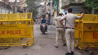 Delhi: चप्पे-चप्पे पर पुलिस और सख्त पहरा, तरुण हत्याकांड के बाद उत्तम नगर में ऐसे मनाई जा रही ईद