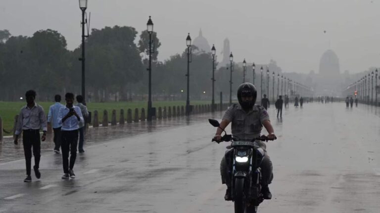 Delhi NCR Weather Update: दिल्ली-NCR में मौसम ने ली करवट, धूप-छांव के बीच लोगों को राहत, इस हफ्ते बारिश के आसार
