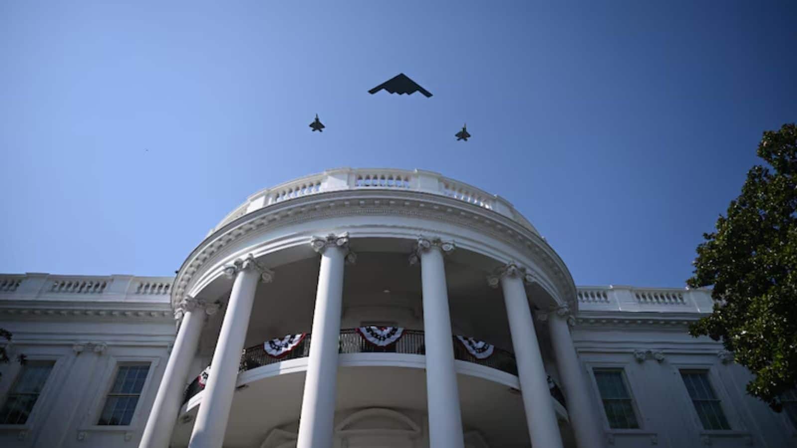 Iran Conflict: क्या ईरान ने मार गिराया अमेरिका का सबसे खतरनाक 'B-2 स्टील्थ बॉम्बर'? वायरल वीडियो से छिड़ी बहस