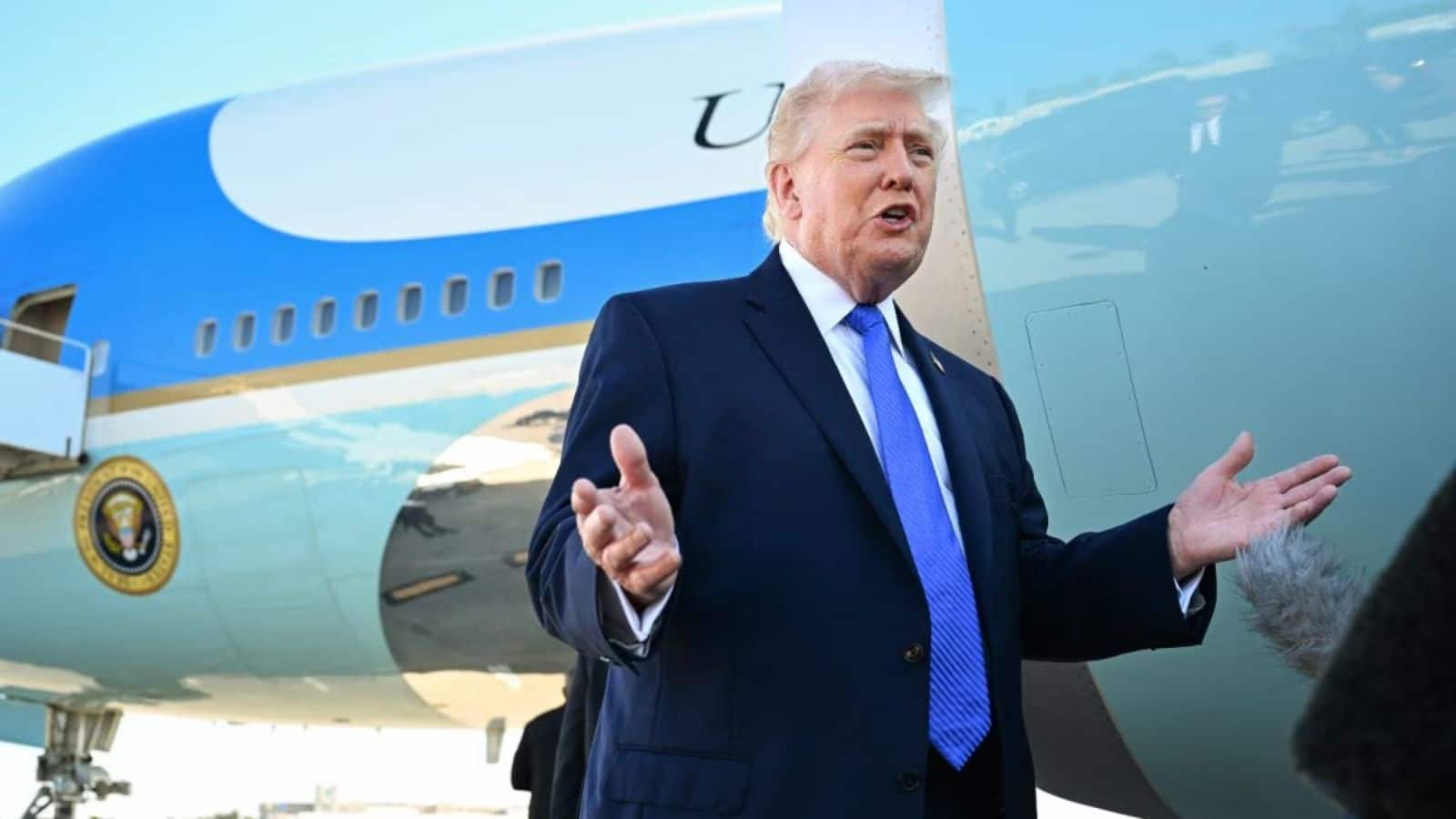 Donald Trump: वेनेजुएला के बाद अब ईरान के तेल पर ट्रंप की नजर, बोले- 'ईरान का तेल छीनना मेरा पसंदीदा काम, कभी भी कर सकते हैं खर्ग द्वीप पर कब्जा'