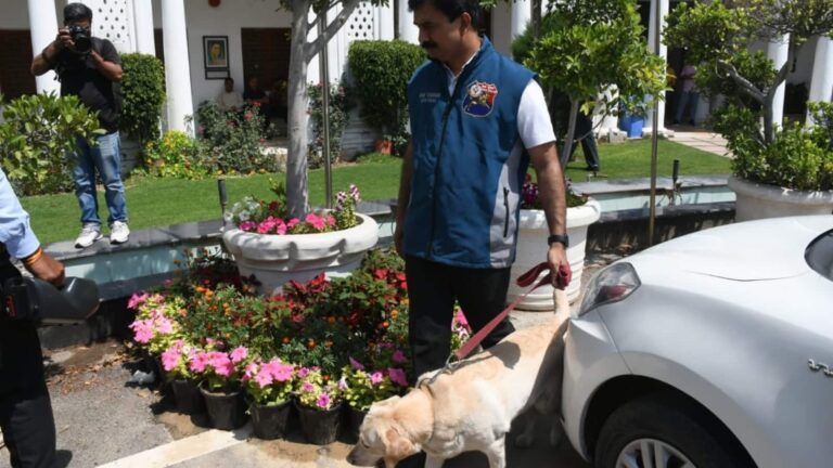 Delhi Assembly Bomb Threat: दिल्ली विधानसभा को फिर बम से उड़ाने की धमकी, बिल्डिंग में 16 RDX IED लगाए जाने का दावा, सुरक्षा हाई अलर्ट पर