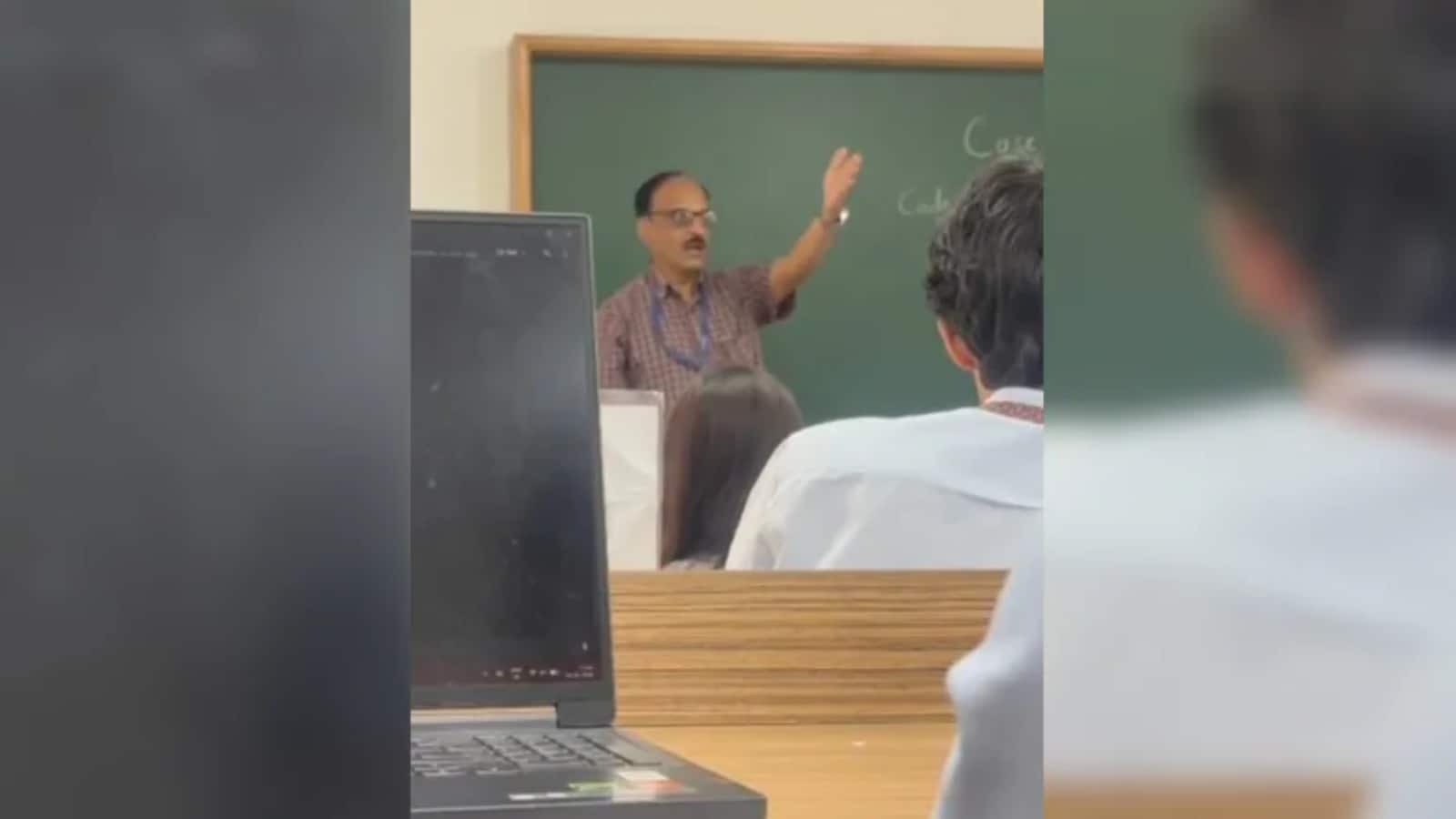 PES University Controversy: मुस्लिम छात्र को 'आतंकवादी' कहने पर बेंगलुरु यूनिवर्सिटी में विवाद, प्रोफेसर निलंबित