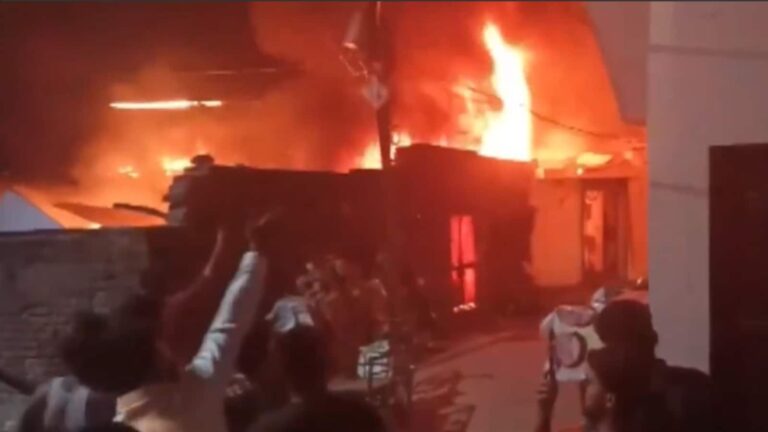 Mumbai Fire News: मुंबई के गोदाम में लगी भीषण आग! चपेट में आई कई इमारतें, सिलेंडर ब्लास्ट से मचा हड़कंप