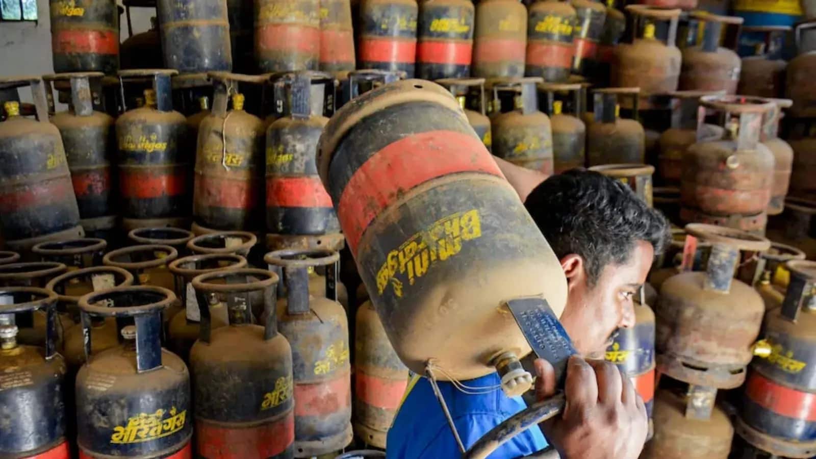Mumbai LPG Shortage: मुंबई में गैस संकट पर LPG डीलरों का खुलासा, बोले- कमर्शियल गैस की सप्लाई रोकी गई