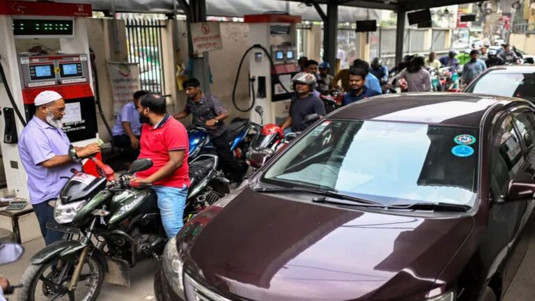 Fuel crisis: ईरान युद्ध के बीच बांग्लादेश में तेल संकट से हाहाकार! भारत ने बढ़ाया मदद का हाथ,पाइपलाइन से भेजा 5,000 टन डीजल