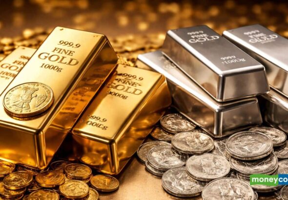 Gold-Silver Price: इंटरनेशनल मार्केट में चांदी क्रैश, 10% तक गिरा दाम; सोना भी हुआ सस्ता