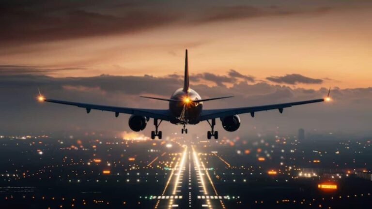 हवाई यात्रियों को बड़ा झटका! सरकार हटाने जा रही घरेलू उड़ानों के किराये से कैपिंग, अब एयरलाइंस वसूलेंगी मनमाना किराया