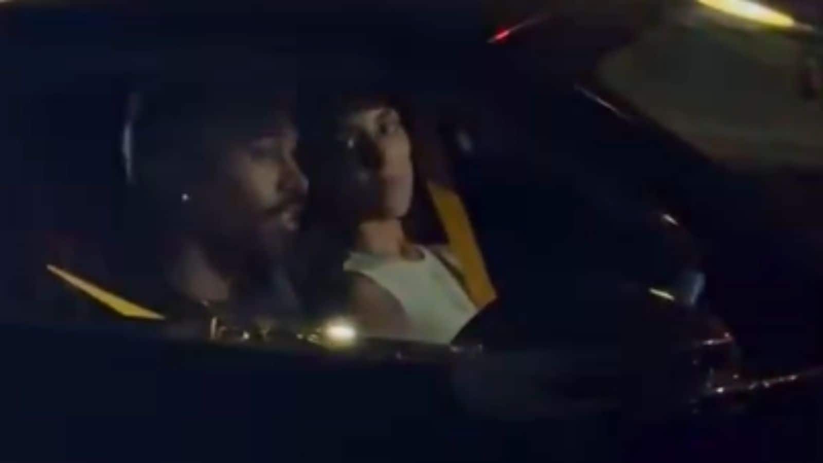 हार्दिक पांड्या ने खरीदी 12 करोड़ की फरारी, गर्लफ्रेंड माहिका संग ड्राइव पर निकले, वीडियो हुआ वायरल