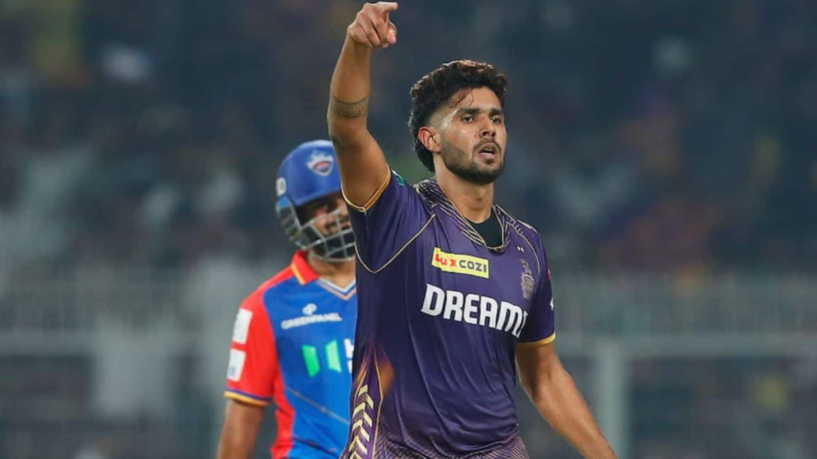 IPL 2026 से पहले KKR को लगा बड़ा झटका, ये धाकड़ गेंदबाज नहीं आएगा नजर!