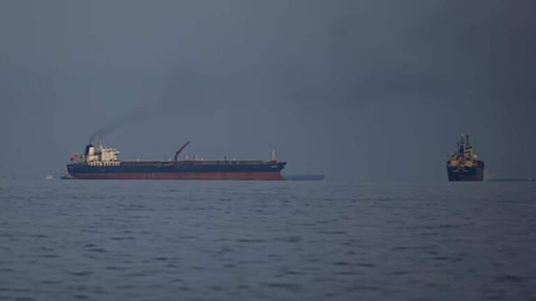 होर्मुज के पास खड़े हैं 8 LPG टैंकर, सही सलामत निकालने के लिए ईरान से बातचीत कर रहा भारत!