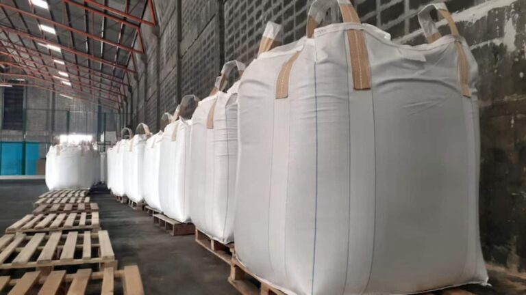 होर्मुज संकट से भारत में यूरिया संकट की आहट! आधा हो गया उत्पादन; खरीफ सीजन में हो सकती है किल्लत!