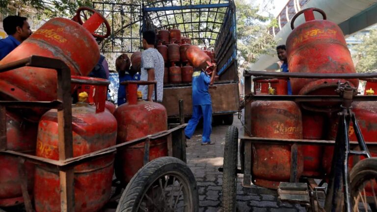 Infosys LPG Shortage: नो डोसा, नो ऑमलेट, LPG संकट के बीच Infosys ने कैंपस फूड कोर्ट का मेन्यू घटाया