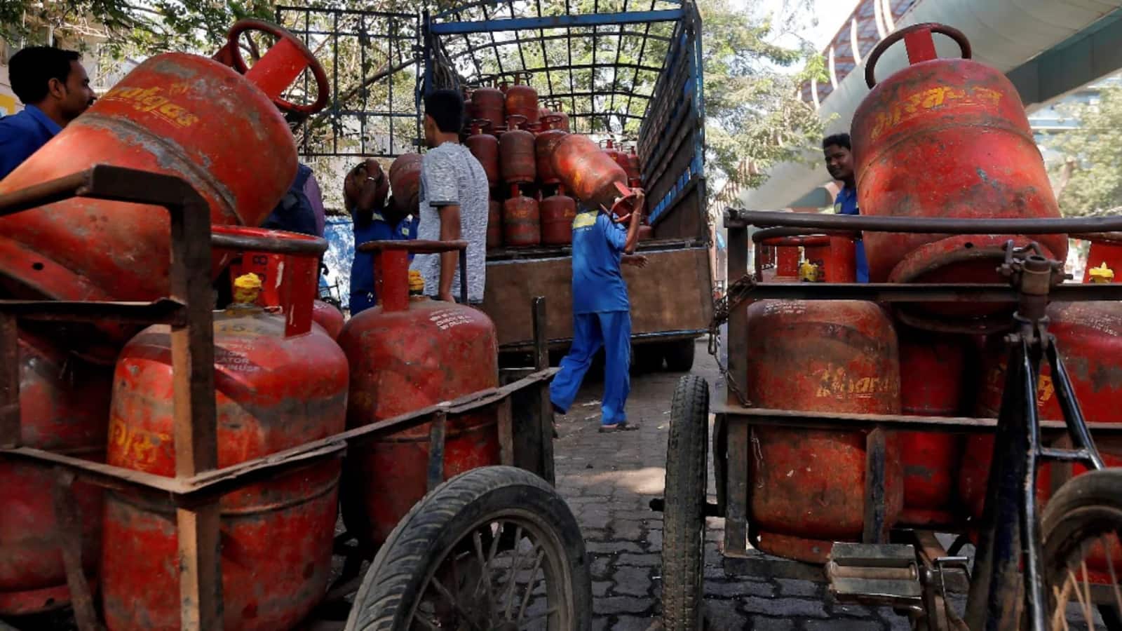 Infosys LPG Shortage: नो डोसा, नो ऑमलेट, LPG संकट के बीच Infosys ने कैंपस फूड कोर्ट का मेन्यू घटाया