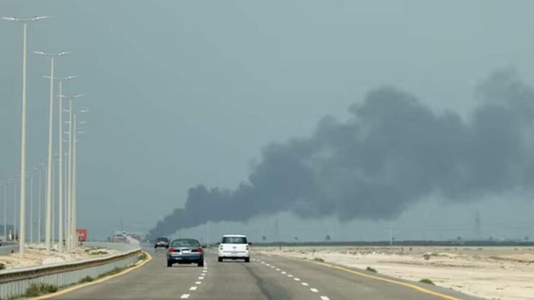 Iran Attack Saudi Arabia: रियाद में अमेरिकी दूतावास में जबरदस्त धमाका, ईरान ने 2 ड्रोन से किया सऊदी अरब पर अब तक का सबसे बड़ा हमला