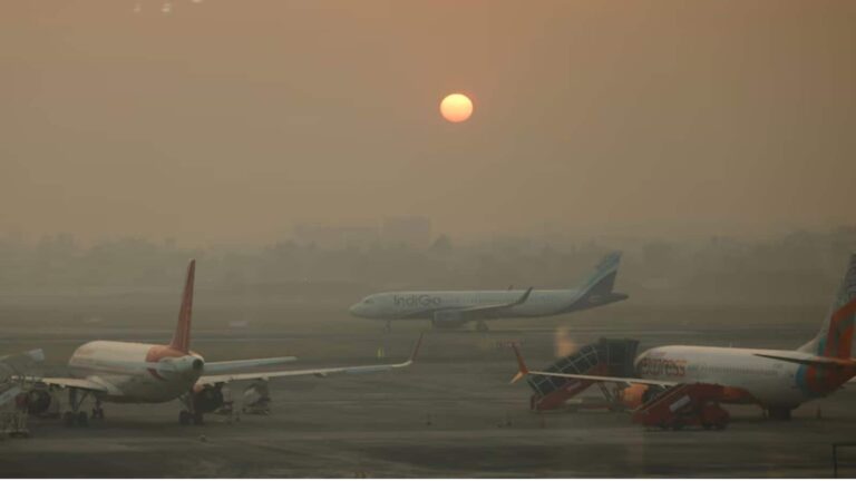 Iran War: मिडिल ईस्ट में मची भयंकर तबाही से 850+ भारतीय उड़ानें रद्द, खाड़ी देशों में फंसे सैकड़ों विमान