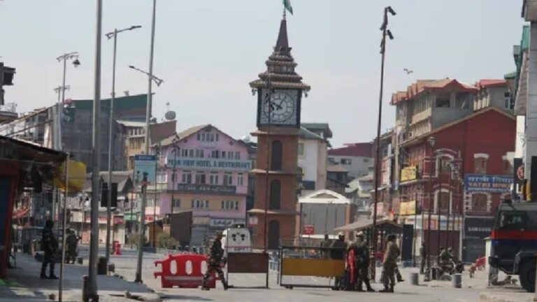 Kashmir Schools Closed: खामेनेई की हत्या के बाद कश्मीर में उबाल, सभी स्कूल-कॉलेज बंद, परीक्षाएं की गई स्थगित