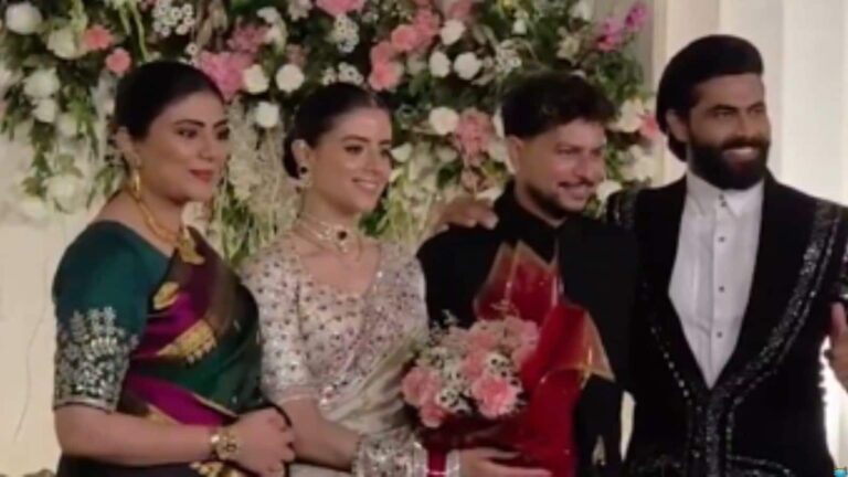 कुलदीप यादव ने रिसेप्शन में छुए रवींद्र जडेजा और रिवाबा के पैर, सोशल मीडिया पर रिएक्शन हुआ वायरल