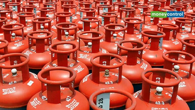 अब सिर्फ अस्पतालों और स्कूलों को मिलेंगे कमर्शियल LPG सिलेंडर, होटल-रेस्टोरेंट की सप्लाई पर रोक