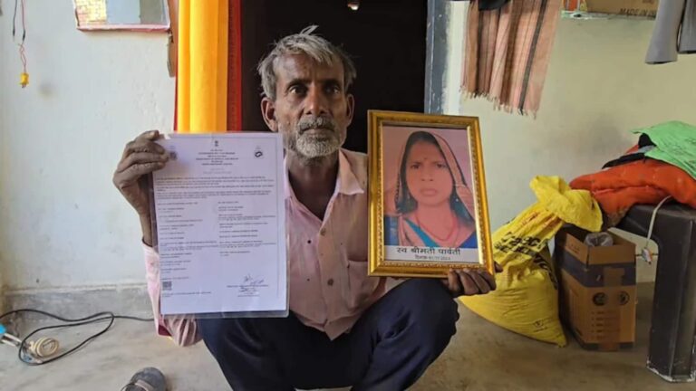 Mahoba Anganwadi Case: महोबा में मृत आंगनबाड़ी सहायिका को ‘नौकरी से निकालने’ का नोटिस, विभाग की बड़ी लापरवाही आई सामने