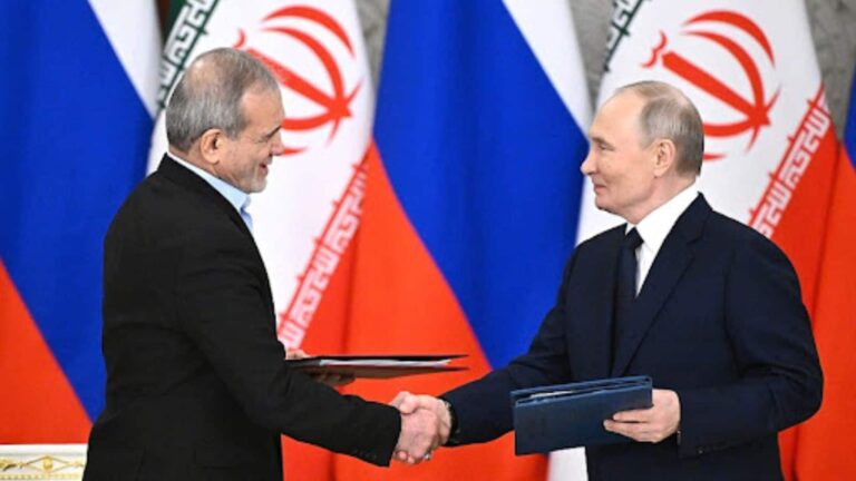 मिडिल ईस्ट की जंग में रूस की 'सीक्रेट' एंट्री! अमेरिका के जंगी जहाजों की लोकेशन ईरान को बता रहा मास्को, क्या अब शुरू होगा महायुद्ध?