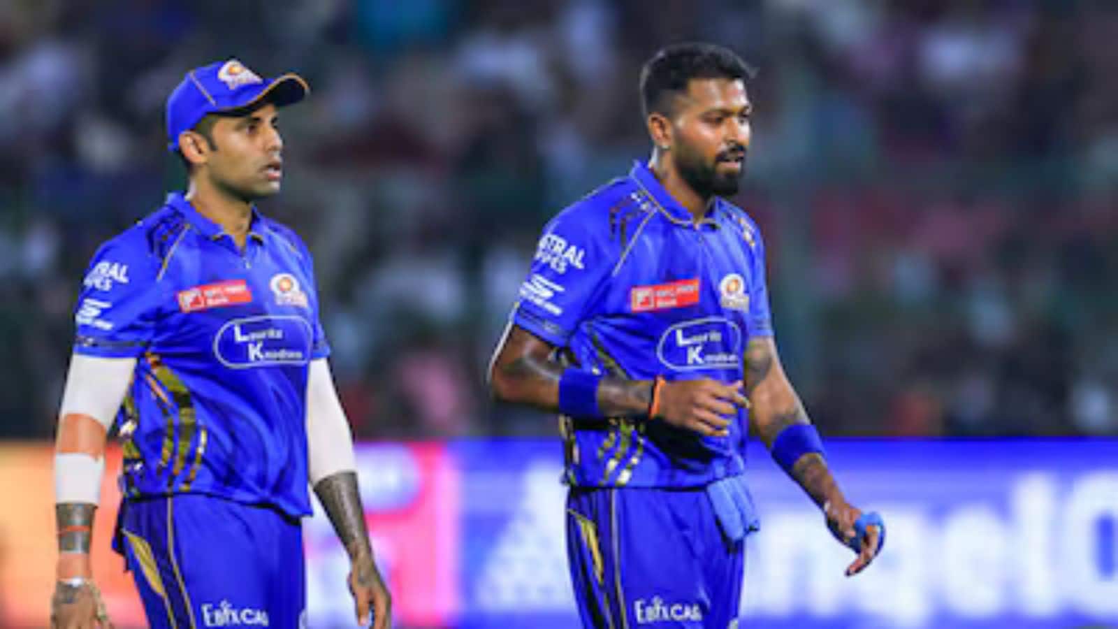 IPL 2026: स्टेडियम में बैठकर देखना चाहते हैं MI और KKR का मैच? जानें कैसे बुक करें टिकट